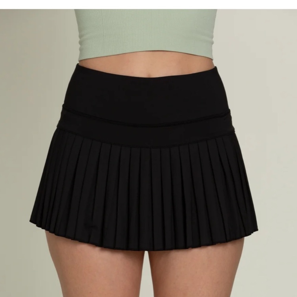 Goldhinge black pleated tennis skirt